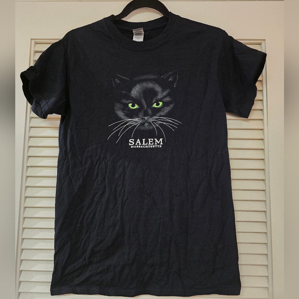 Gildan - Spooky Cat Salem Massachusetts Short-Sleeve 100% Cotton T-Shirt